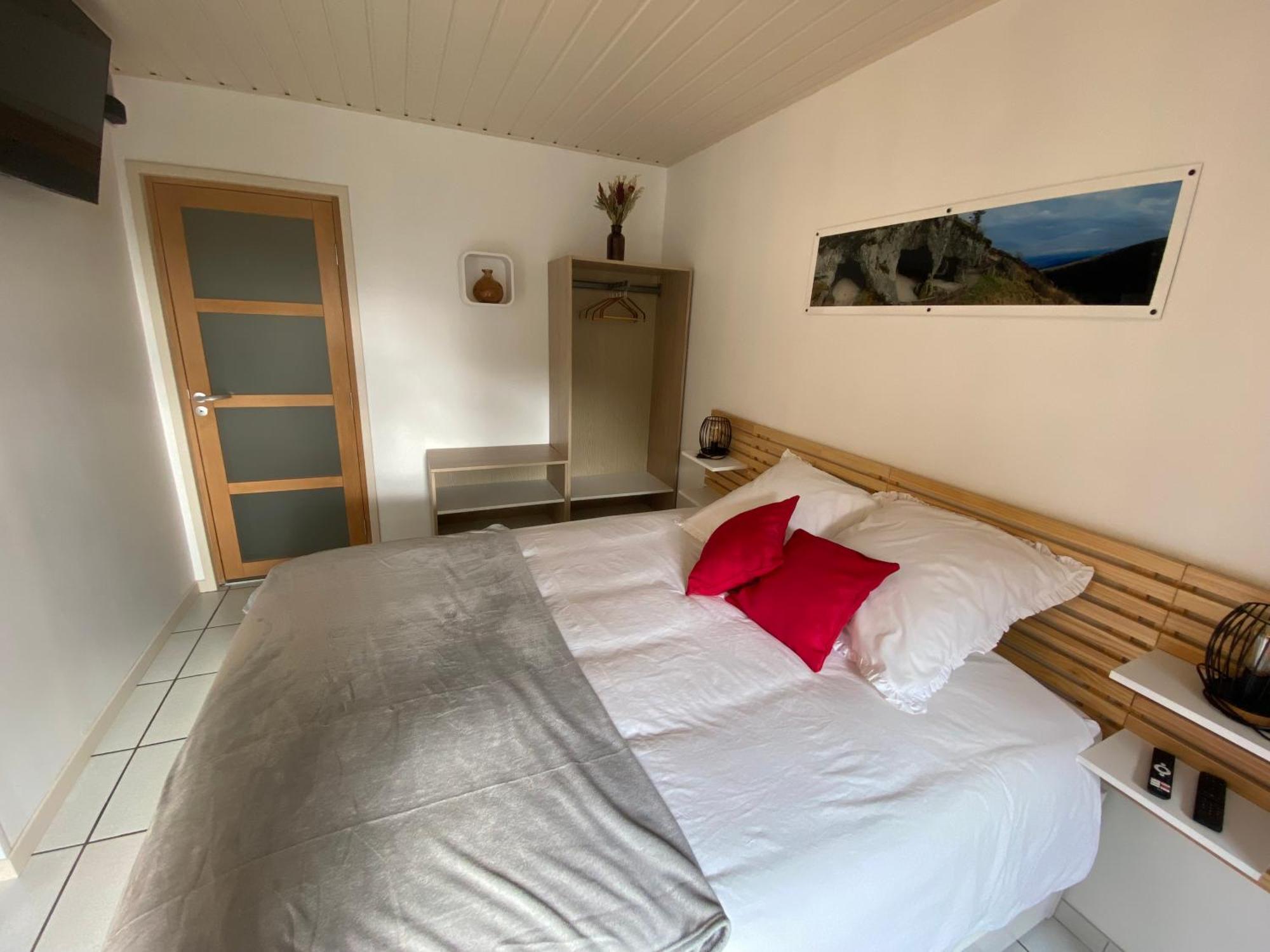 L'Oustal Des Domes Otel Orcines Dış mekan fotoğraf